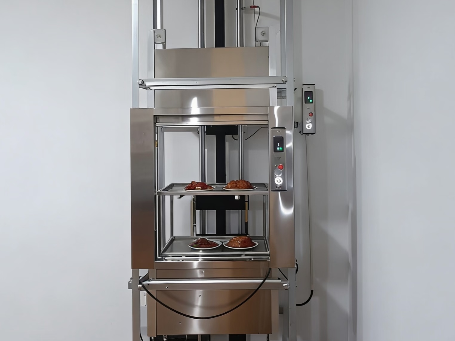 选择传菜电梯时需要考虑哪些因素？